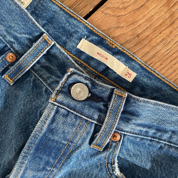 Levi’s Signature Wedgie Fit jeans - Picture 3 of 3